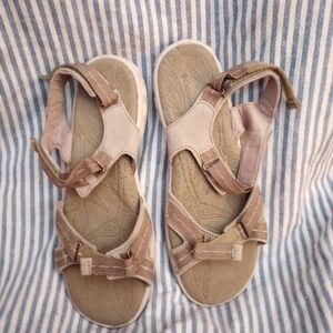 - Columbia Women's Kyra Vent  Sports Sandals Size 9